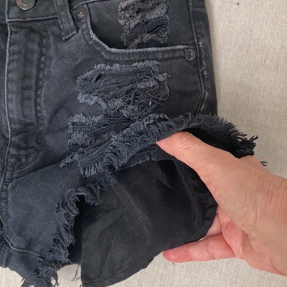 American Eagle Outfitters distressed black denim shorts - Picture 5 of 9